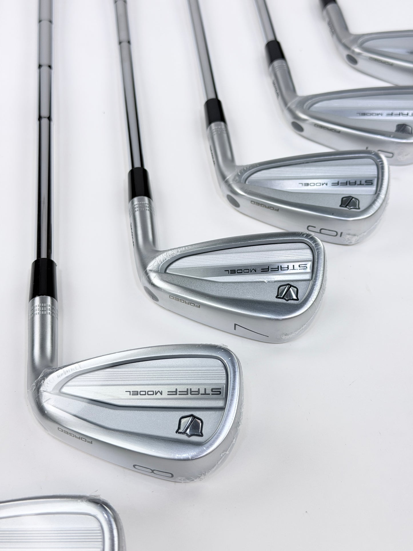 WILSON STAFF MODEL CB IRON SET 4-PW S FLEX RH