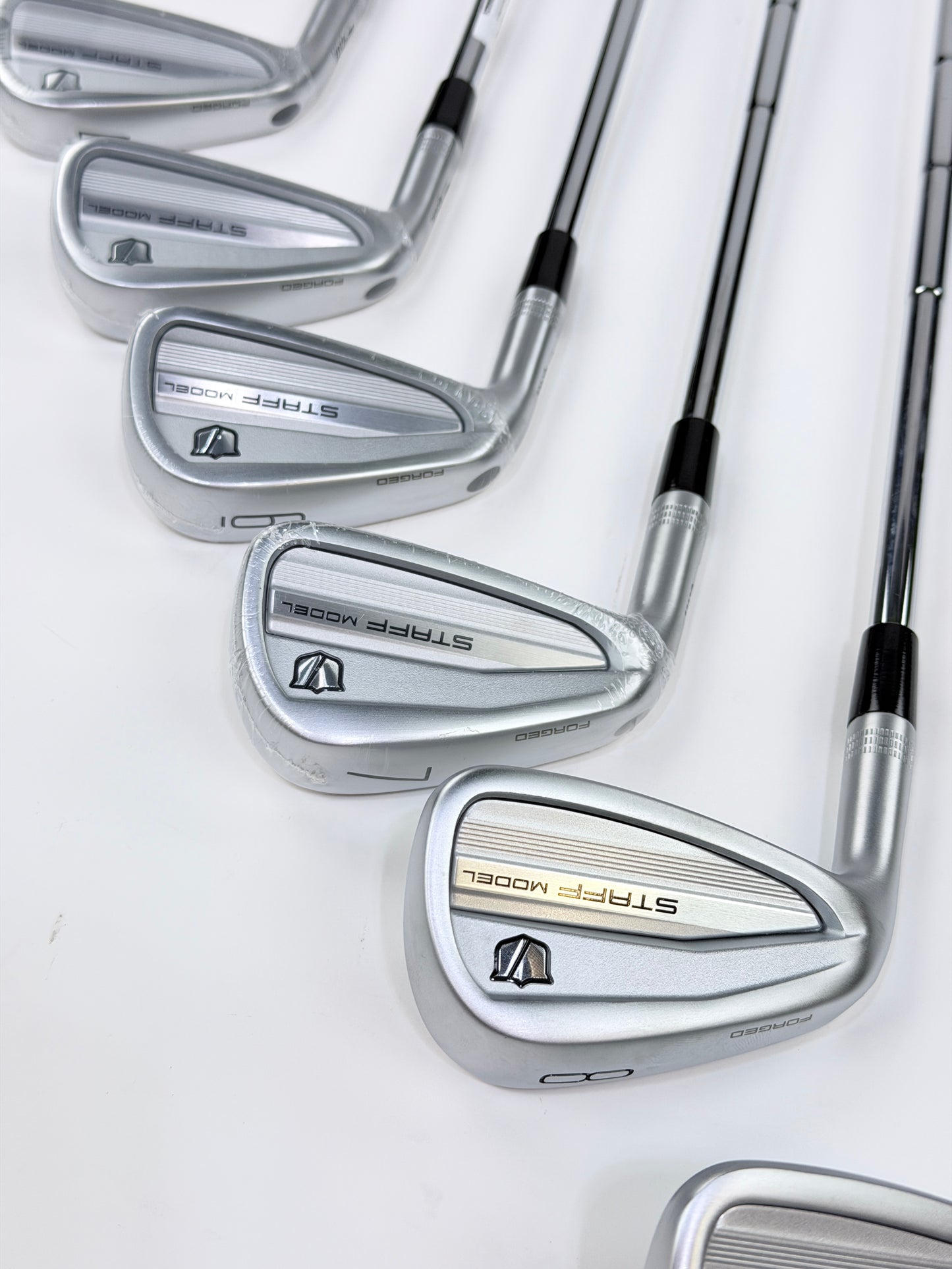 2026 WILSON STAFF MODEL CB IRON SET 4-PW S FLEX LH