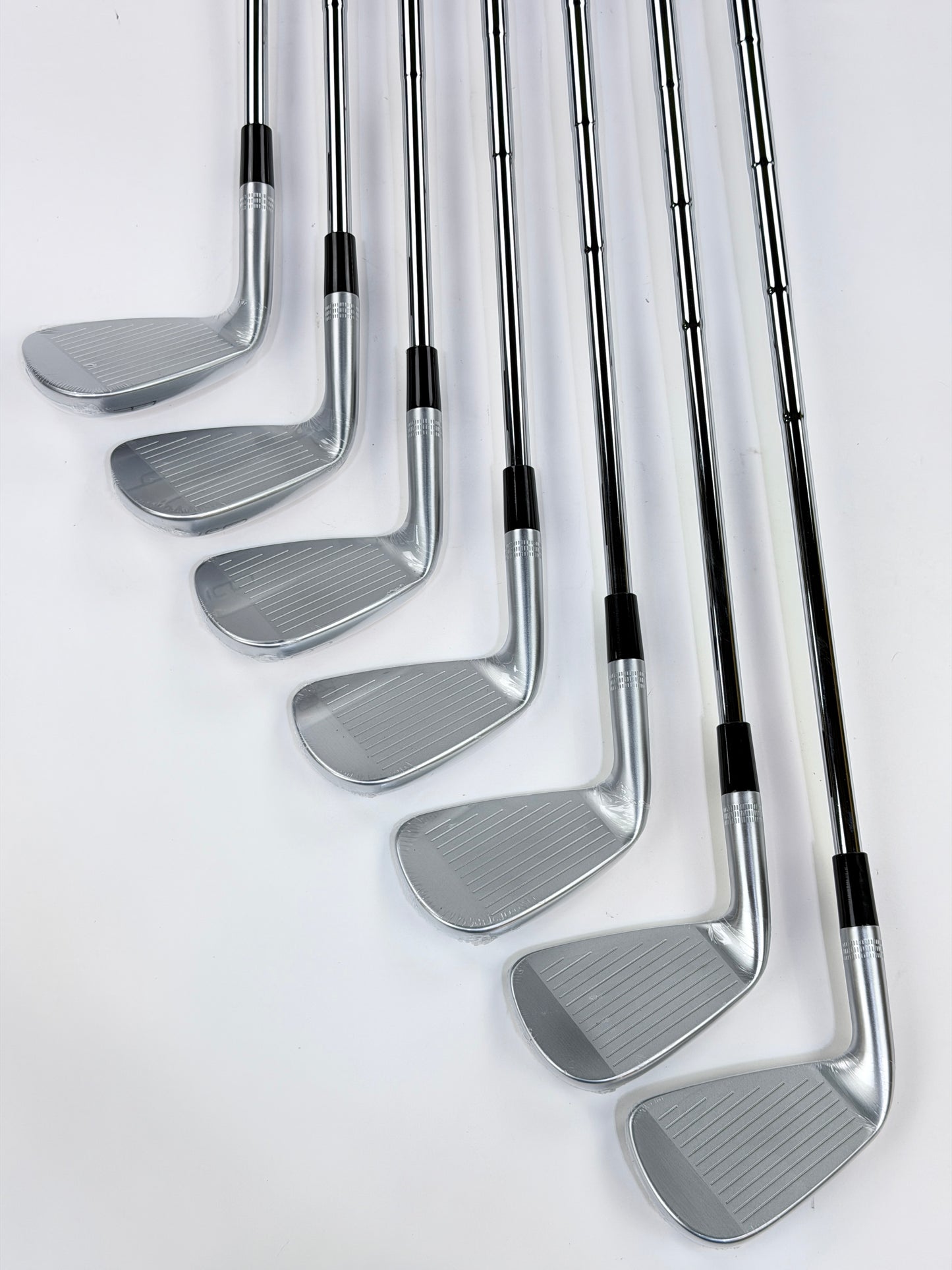 WILSON STAFF MODEL CB IRON SET 4-PW S FLEX RH
